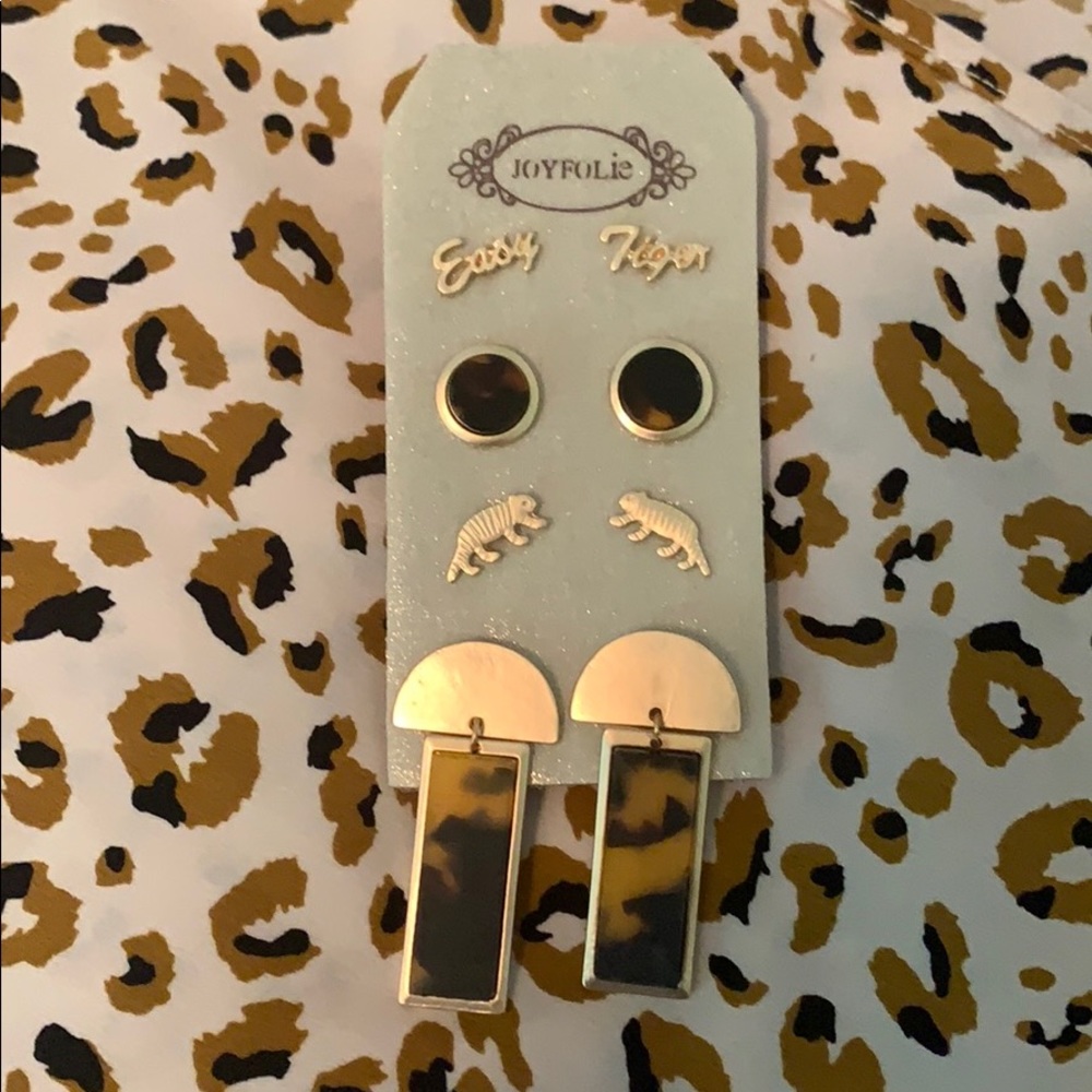 Easy Tiger Earring Set 🐅